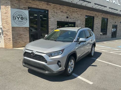 Used 2021 Toyota RAV4 XLE FWD image 1