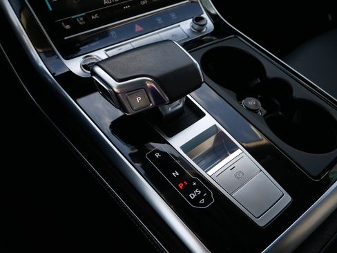 Used 2022 Audi Q8 Prestige image 24