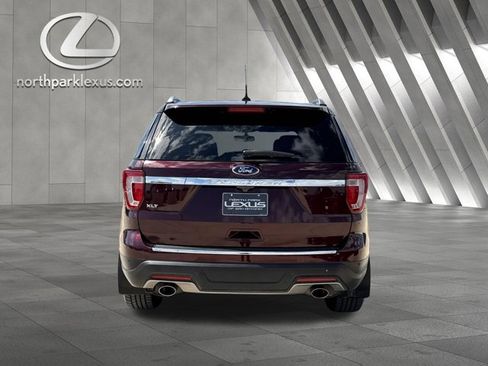 Used 2018 Ford Explorer XLT w/ Equipment Group 202A FWD image 27