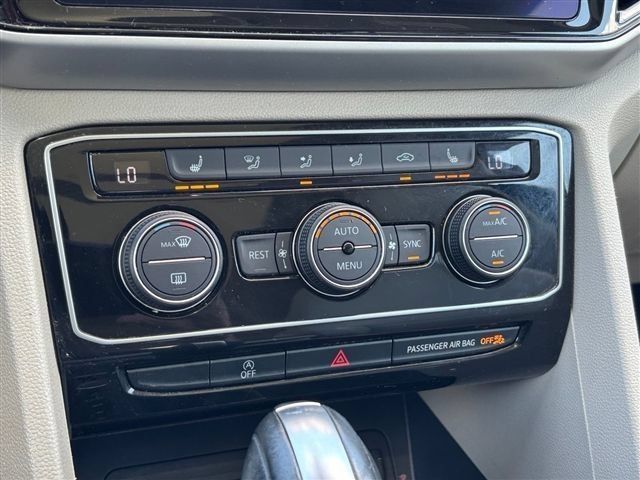 Used 2022 Volkswagen Atlas SEL R-Line AWD/4WD image 29