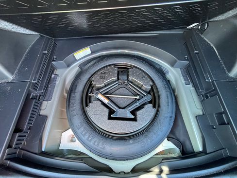 Used 2022 Toyota RAV4 XLE w/ Carpet Mat Package (TMS) image 34