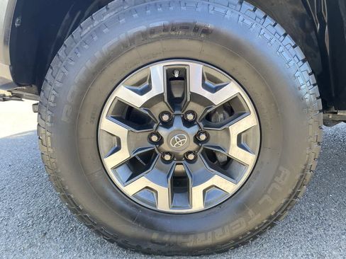 Certified 2019 Toyota Tacoma TRD Off-Road w/ Technology Package AWD/4WD image 10