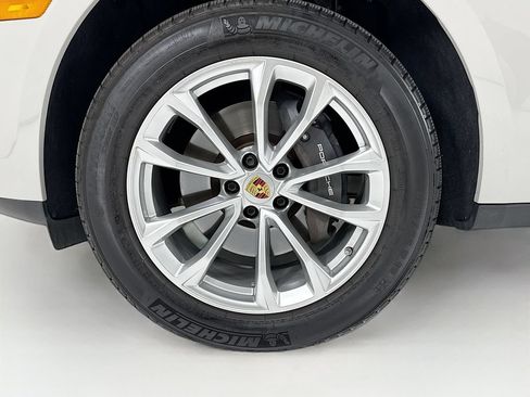 Certified 2025 Porsche Macan AWD/4WD image 33