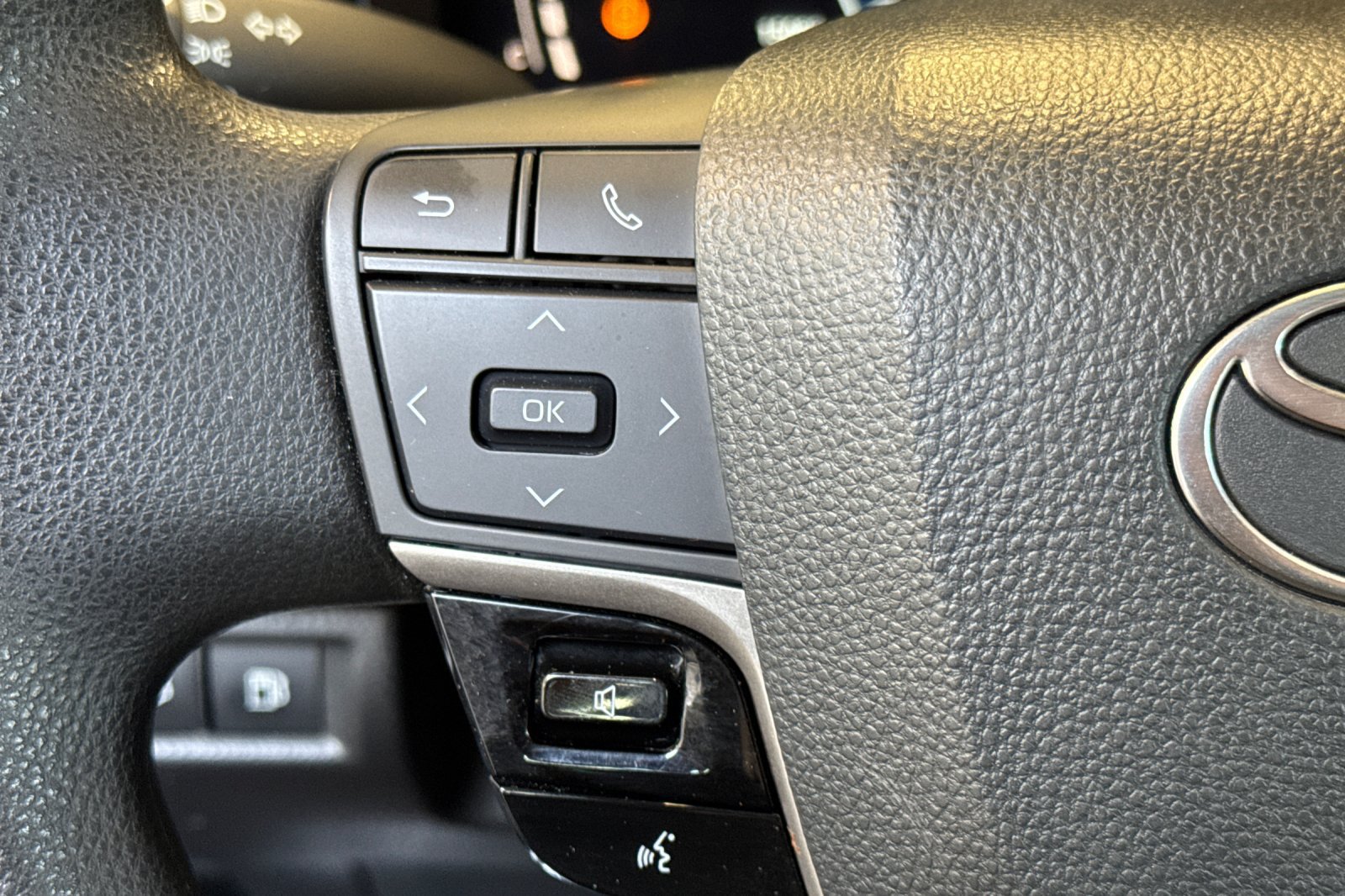 Used 2025 Toyota Camry LE FWD image 29