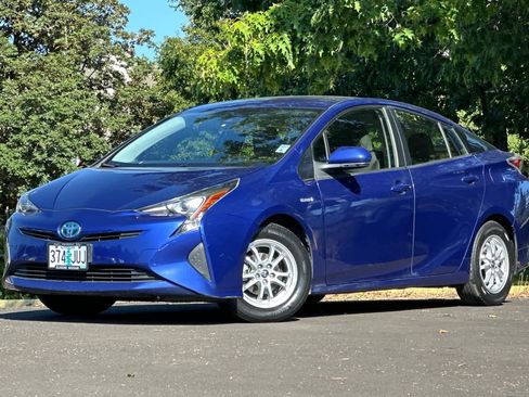 Used 2017 Toyota Prius Two FWD image 1