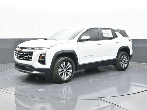 New 2026 Chevrolet Equinox LT w/ Safety and Technology Package FWD image 5