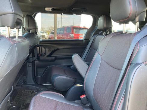 Certified 2025 Toyota Sienna XSE image 11