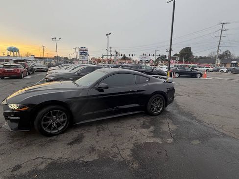 Used 2018 Ford Mustang Coupe RWD image 8