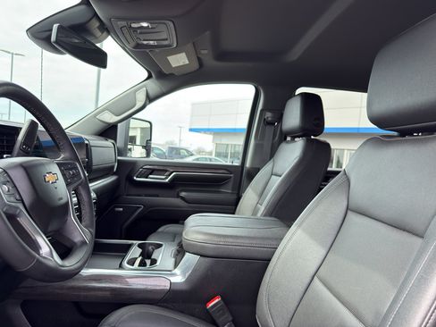 Used 2024 Chevrolet Silverado 2500 LTZ w/ LTZ Convenience Package image 28