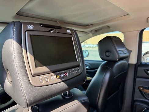 Used 2017 GMC Acadia Denali w/ Technology Package FWD image 22