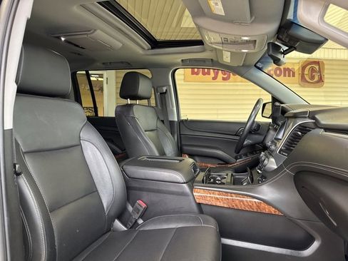 Used 2019 Chevrolet Suburban Premier image 29