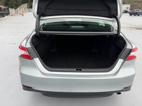 Used 2020 Toyota Camry LE image 9