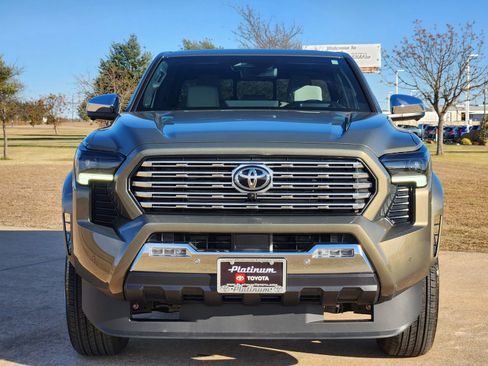 Used 2025 Toyota Tacoma Limited image 6