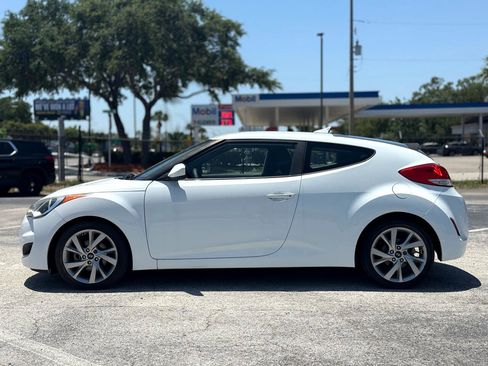 Used 2016 Hyundai Veloster Base 6MT image 2