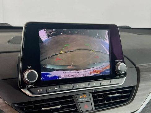 Used 2025 Nissan Altima 2.5 SV FWD image 11