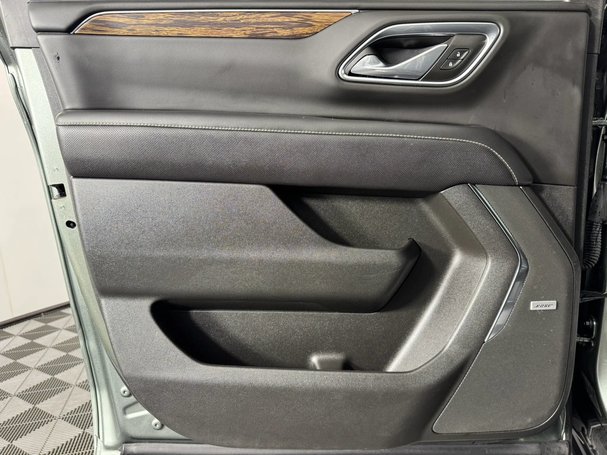 Used 2023 Chevrolet Suburban Premier AWD/4WD image 47