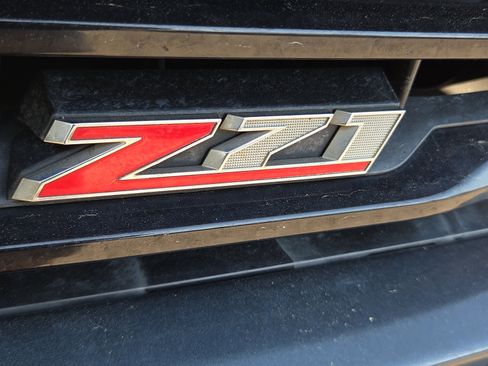 Used 2018 Chevrolet Silverado 1500 LT w/ All Star Edition image 32