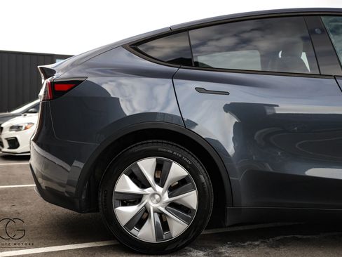 Used 2023 Tesla Model Y Long Range image 17