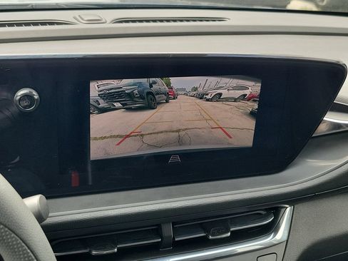 Used 2025 Buick Envista Preferred FWD image 27