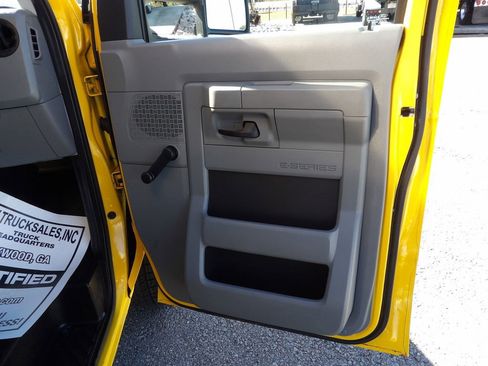 Used 2016 Ford E-350 and Econoline 350 Super Duty image 22