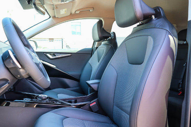 Certified 2025 Kia Niro EX FWD image 18