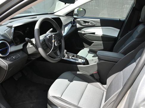 Used 2026 Chevrolet Trax LT FWD image 8