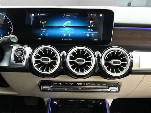 Used 2020 Mercedes-Benz GLB 250 w/ Premium Package image 21