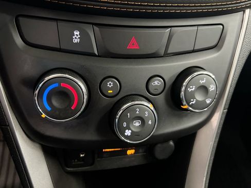 Used 2020 Chevrolet Trax LS AWD/4WD image 16