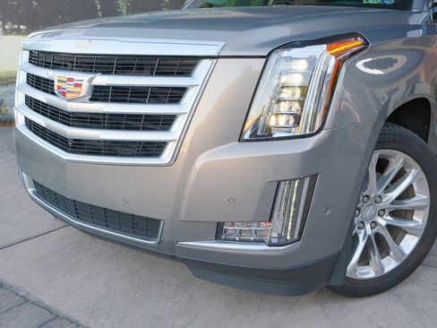 Used 2019 Cadillac Escalade Luxury image 10