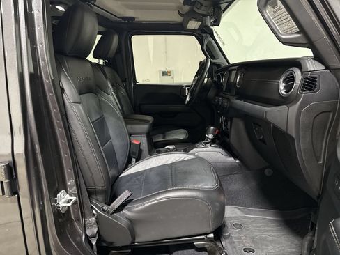 Used 2018 Jeep Wrangler Unlimited Sahara AWD/4WD image 22
