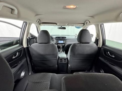 Used 2017 Nissan Rogue SV w/ SV Premium Package AWD/4WD image 18