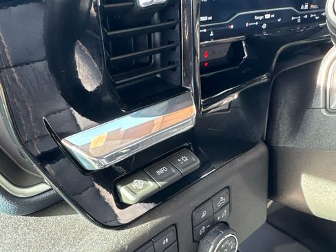 Used 2024 Chevrolet Silverado 2500 High Country w/ High Country Premium Package AWD/4WD image 22