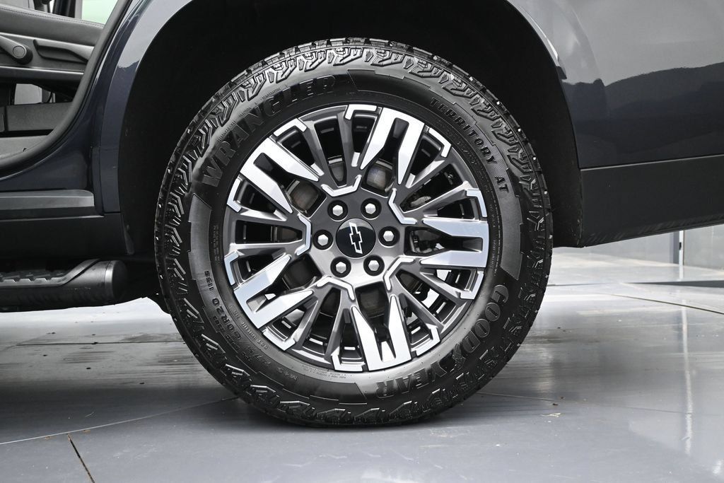 Certified 2025 Chevrolet Tahoe Z71 AWD/4WD image 14