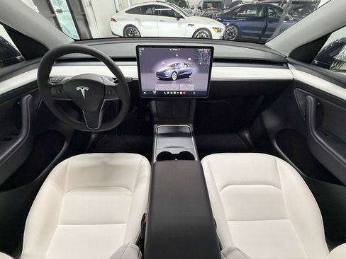 Used 2024 Tesla Model Y Long Range AWD/4WD image 14
