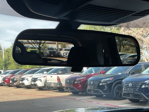 Used 2023 Nissan Rogue SV image 27