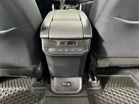 Used 2024 Toyota Highlander LE image 31