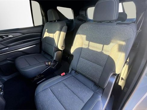 Used 2025 Chevrolet Traverse LT image 25