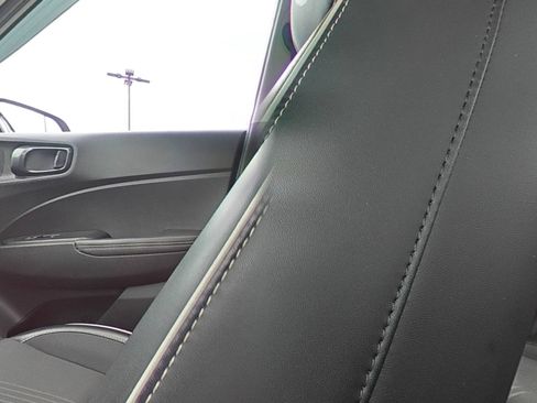 Used 2022 Hyundai Venue Limited w/ Cargo Package FWD image 31