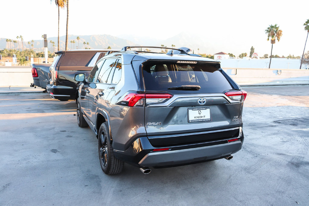 Used 2021 Toyota RAV4 XSE w/ XSE Grade Weather Package AWD/4WD image 7
