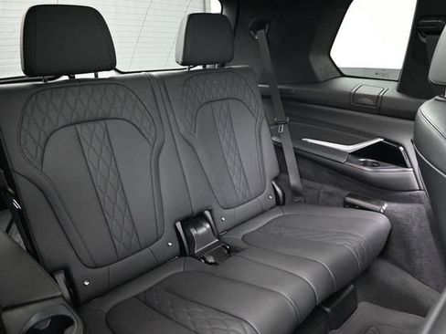 Used 2025 BMW X7 M60i AWD/4WD image 24