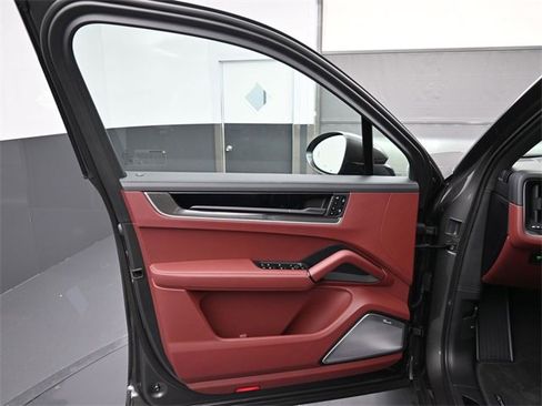 New 2025 Porsche Cayenne Turbo image 7