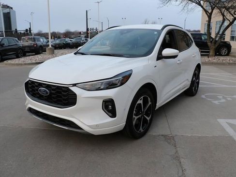 Used 2023 Ford Escape ST-Line Elite w/ Premium Technology Package image 2