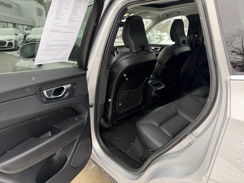 Used 2023 Volvo XC60 B5 Plus image 26
