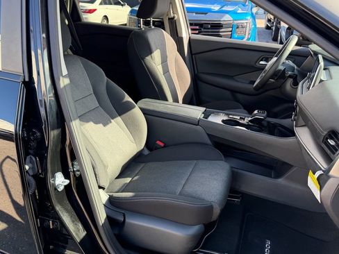 Certified 2025 Nissan Rogue SV FWD image 17