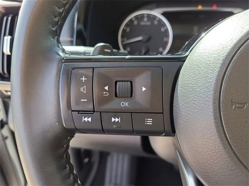 Used 2022 Nissan Pathfinder SV image 28