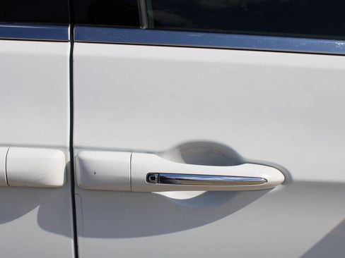 Used 2017 Chrysler Pacifica Touring Plus w/ Tire & Wheel Group image 31