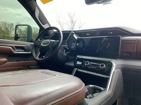 Used 2024 GMC Sierra 2500 Denali Ultimate image 6