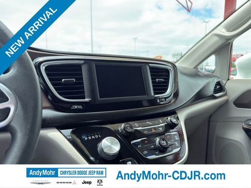 Used 2018 Chrysler Pacifica Touring Plus FWD image 20