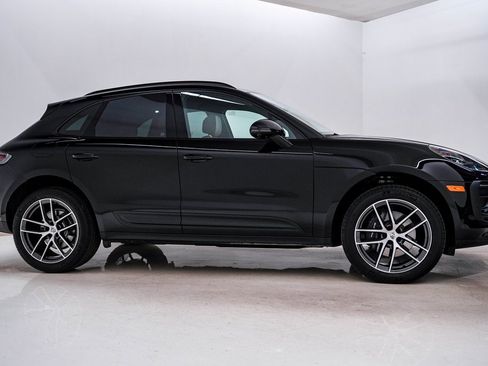 Certified 2025 Porsche Macan image 9