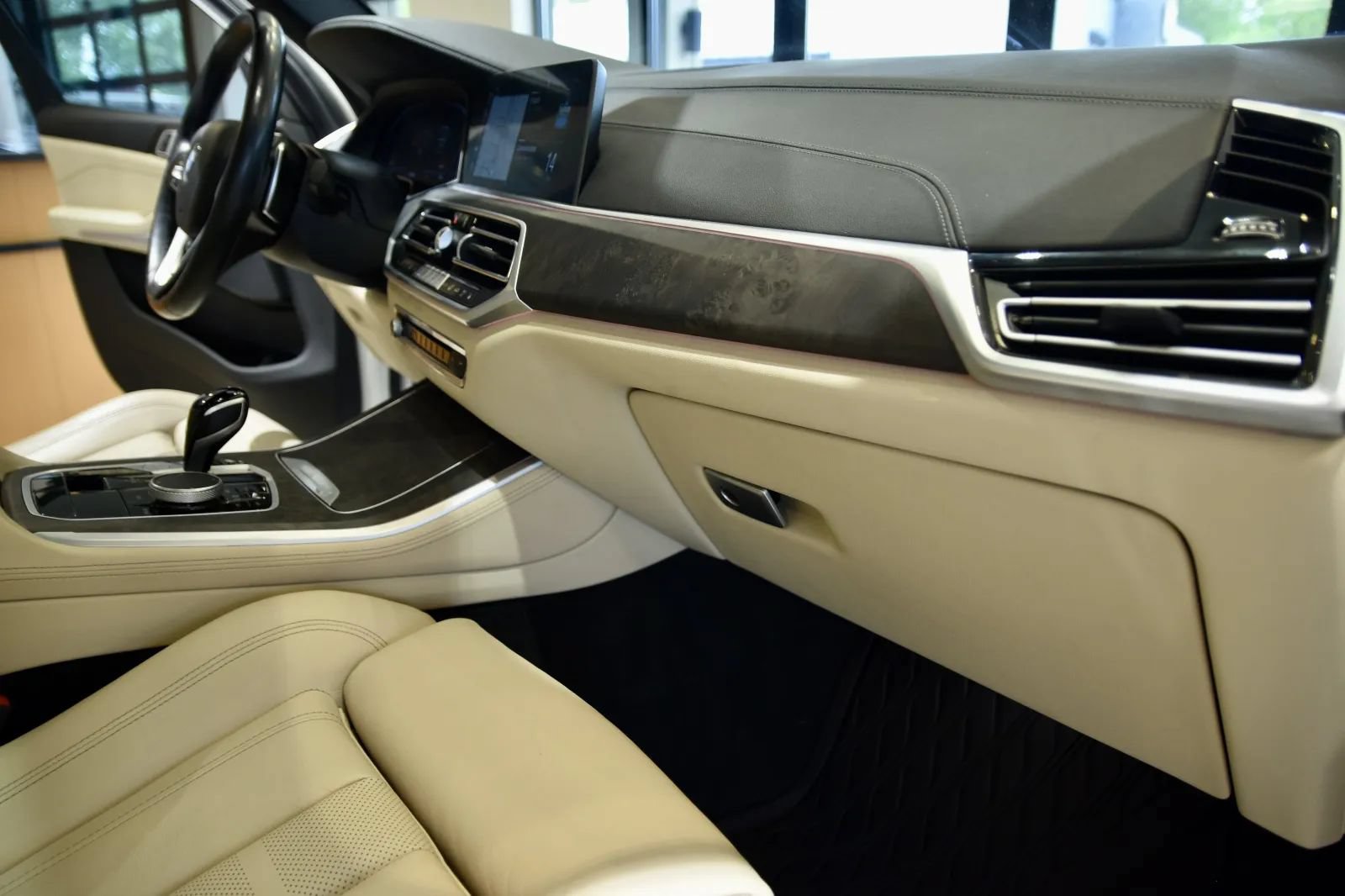 Used 2022 BMW X5 xDrive40i w/ Premium Package AWD/4WD image 27